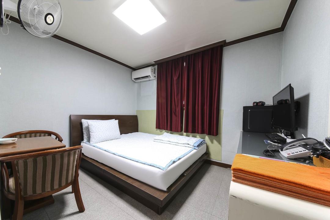 hotelImg