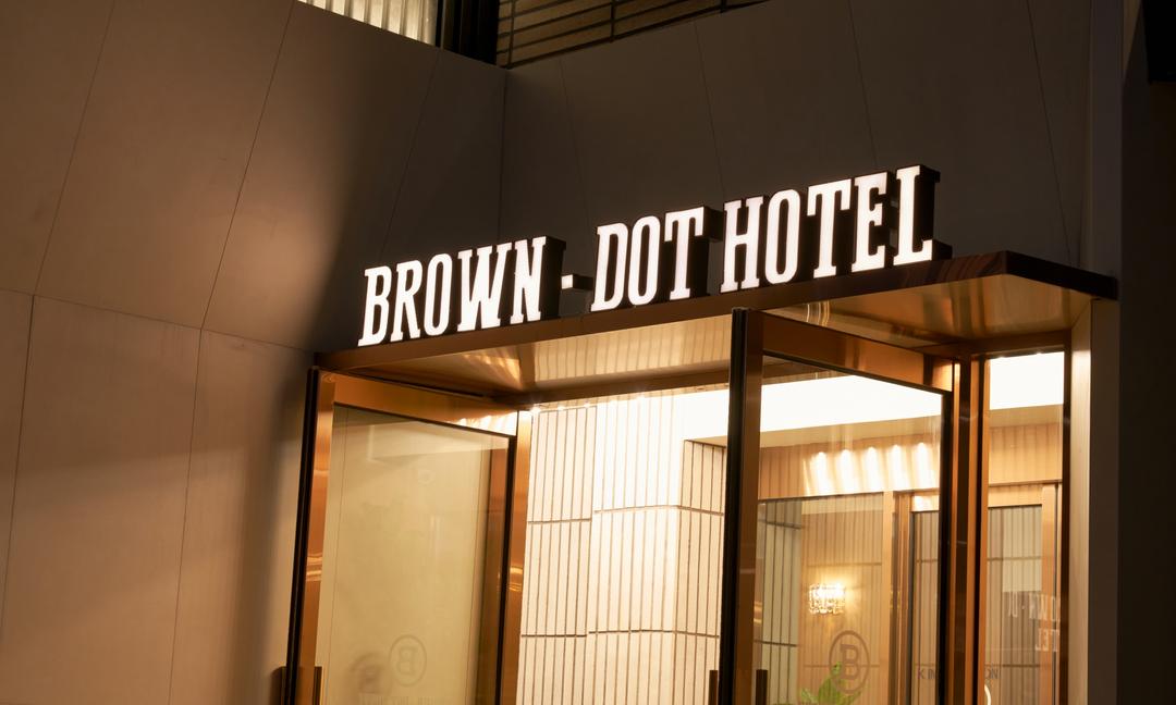 hotelImg