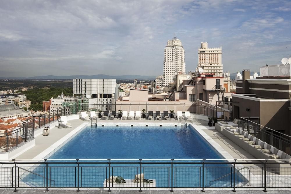 hotelImg