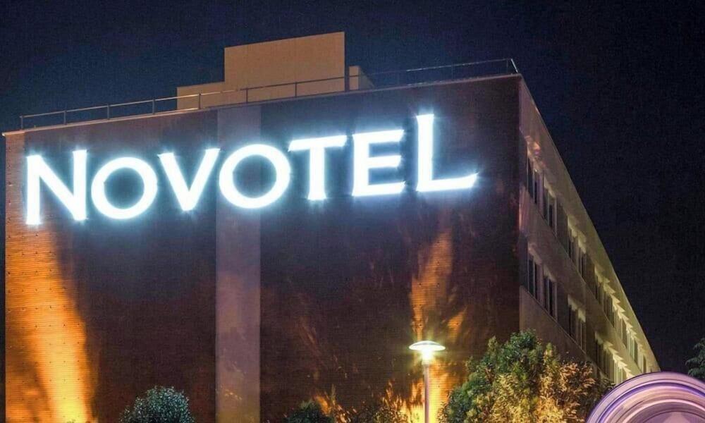 hotelImg