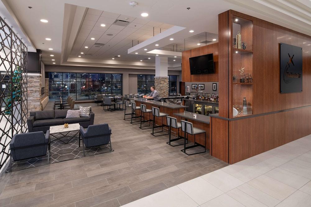 hotelImg