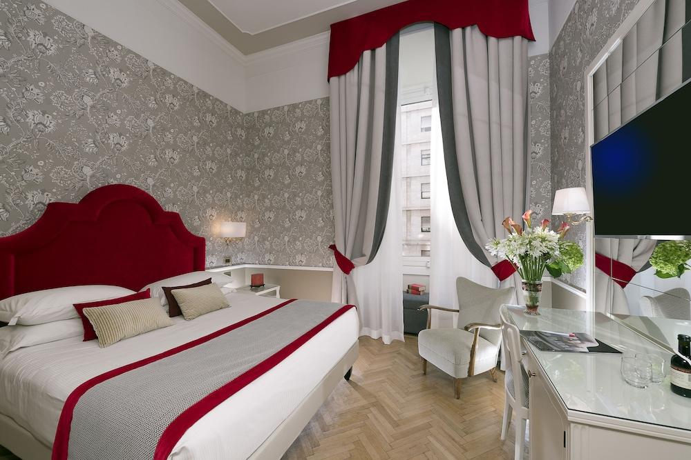 hotelImg
