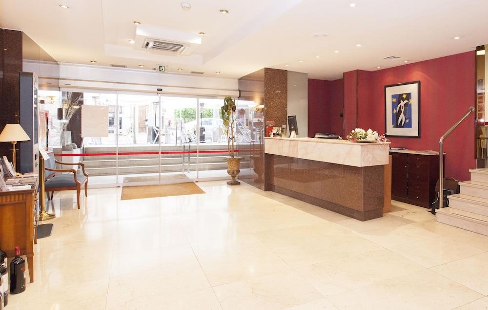 hotelImg