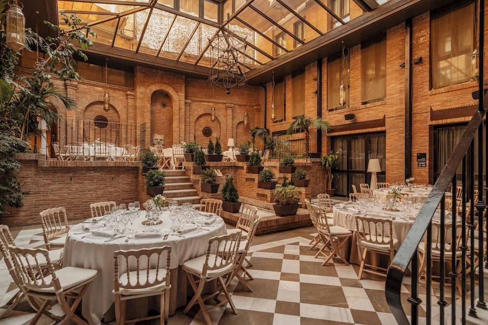 hotelImg