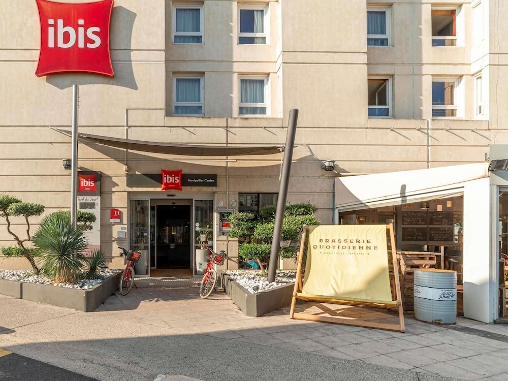 hotelImg
