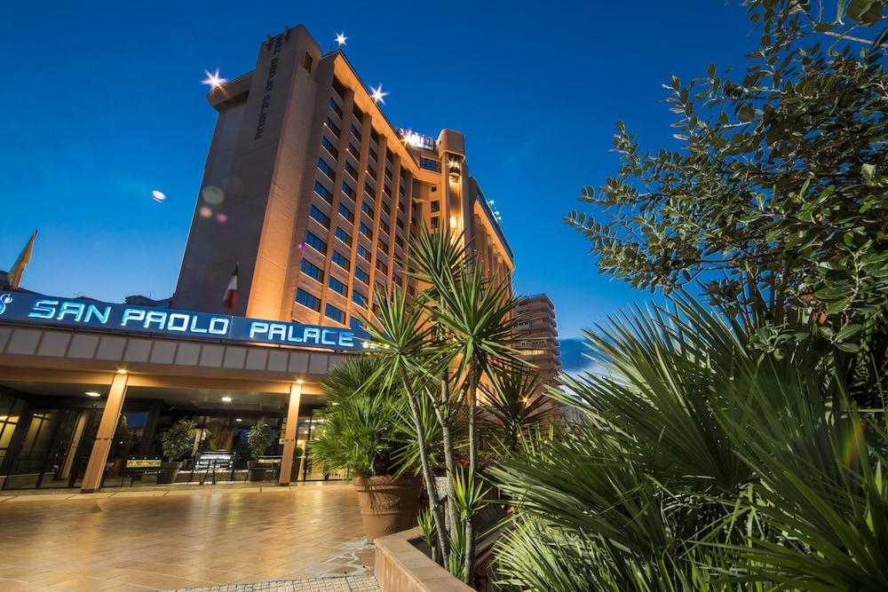 hotelImg