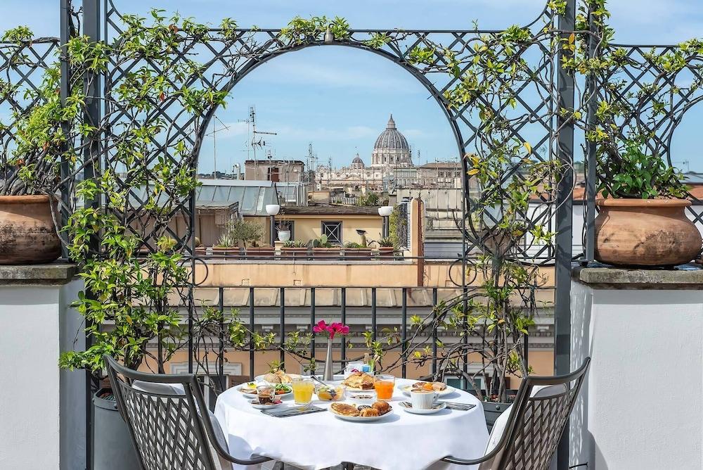 hotelImg