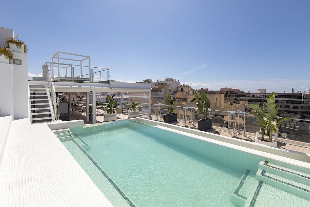 hotelImg