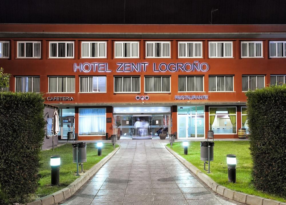 hotelImg