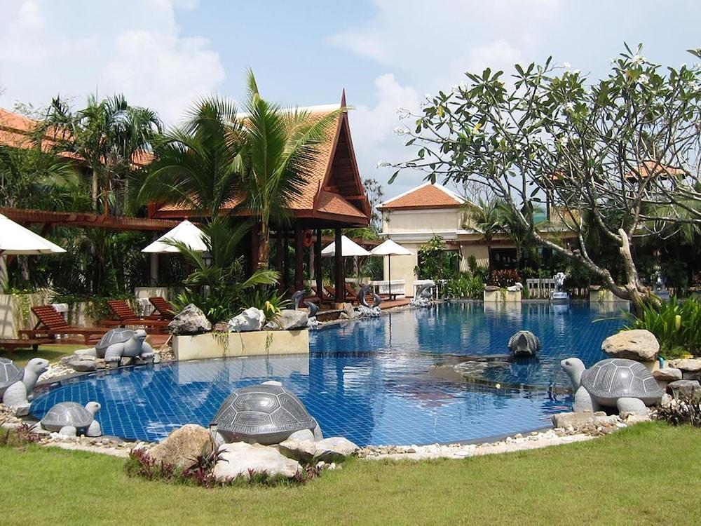 hotelImg
