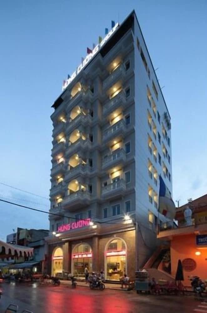 hotelImg