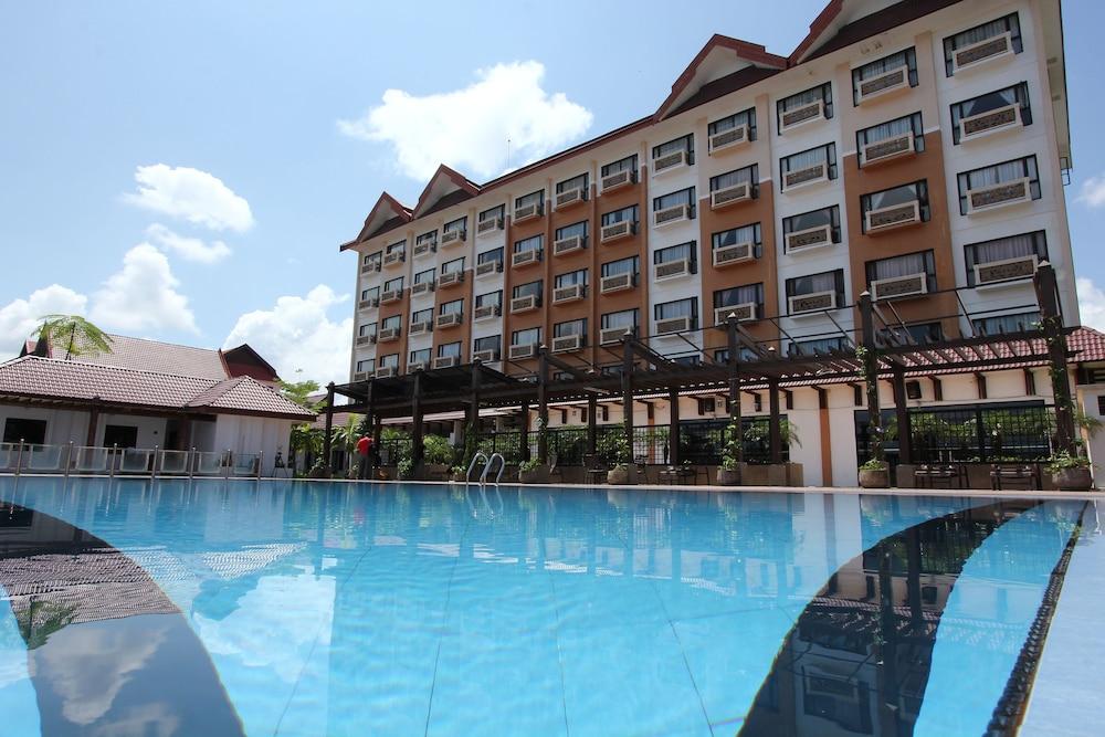 hotelImg