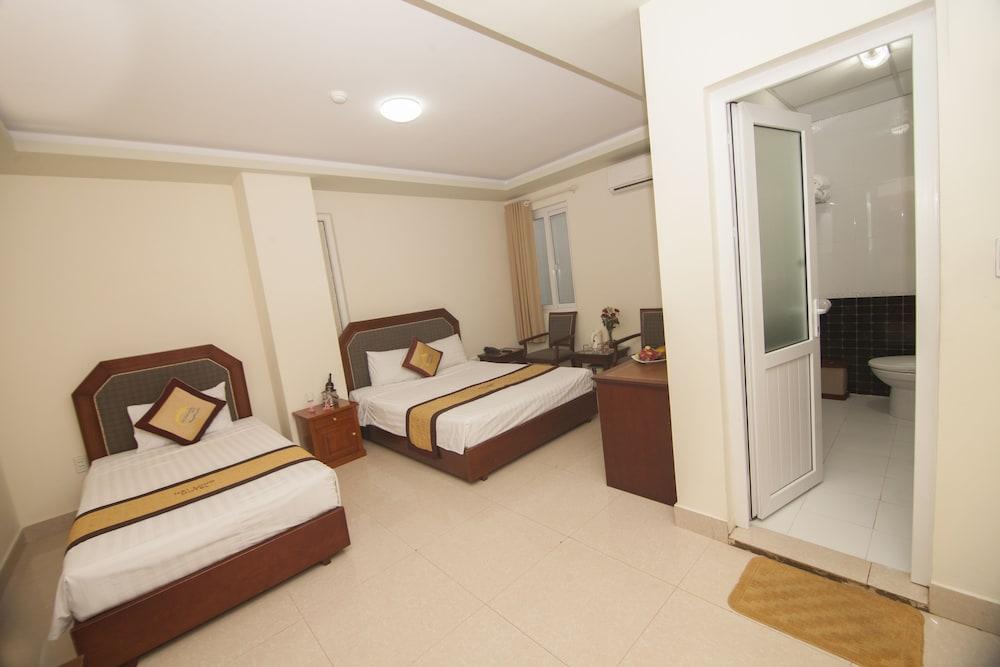 hotelImg