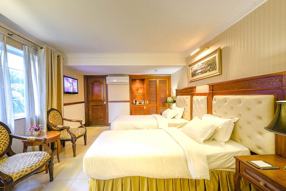 hotelImg