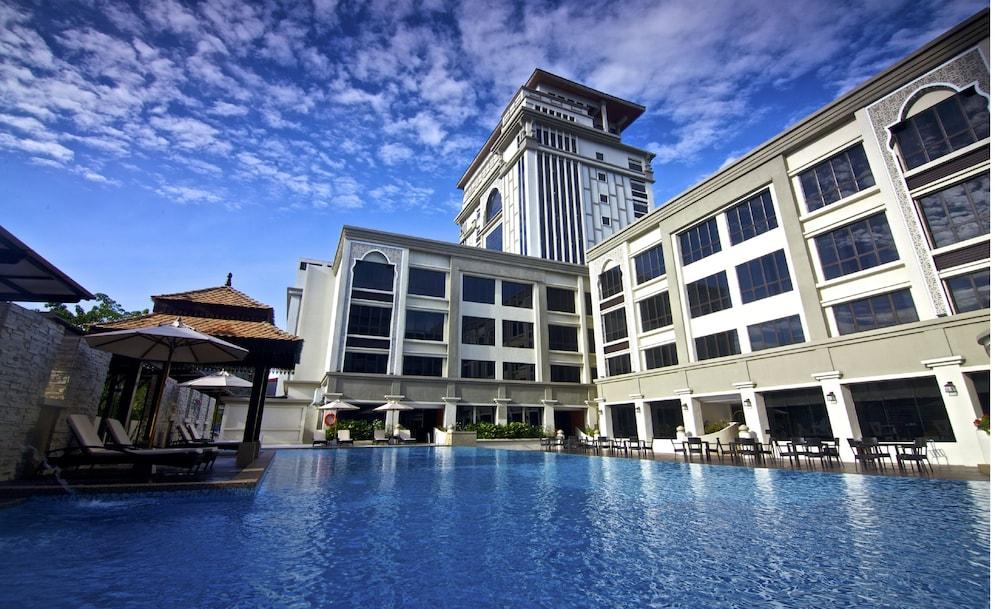 hotelImg