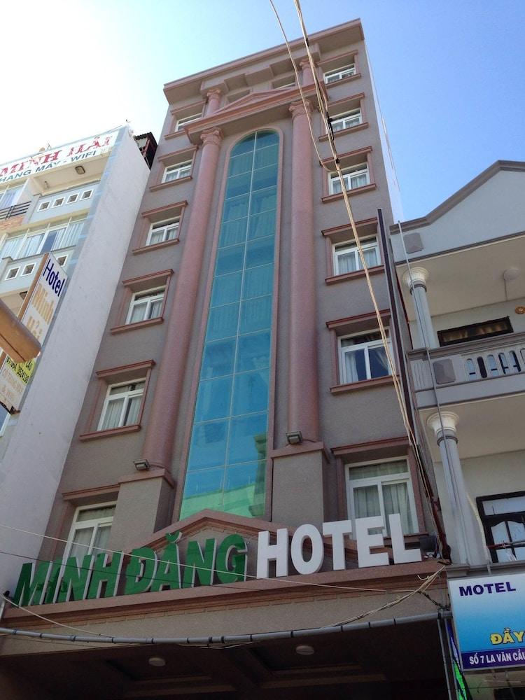 hotelImg