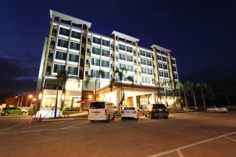 hotelImg