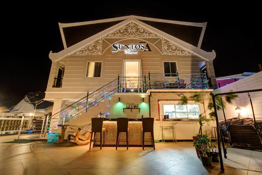 hotelImg