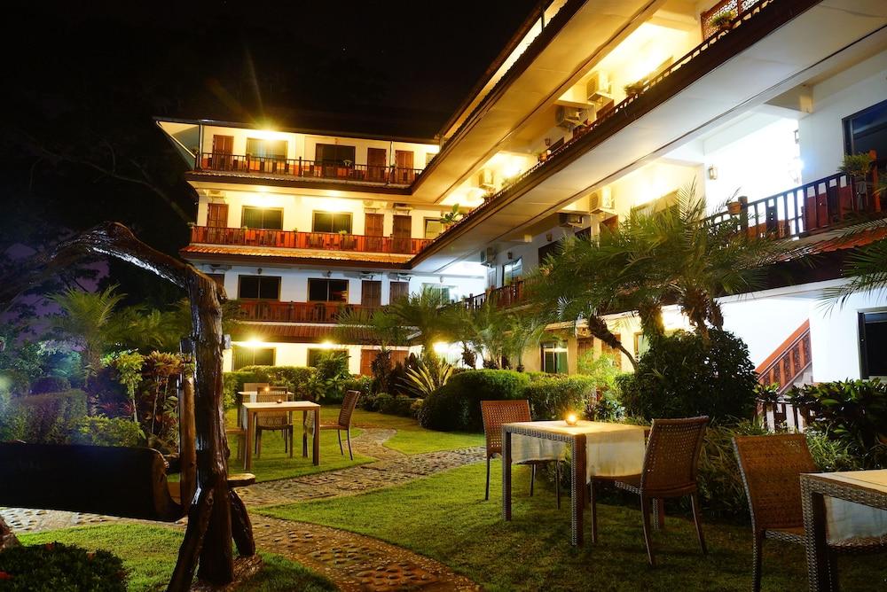 hotelImg
