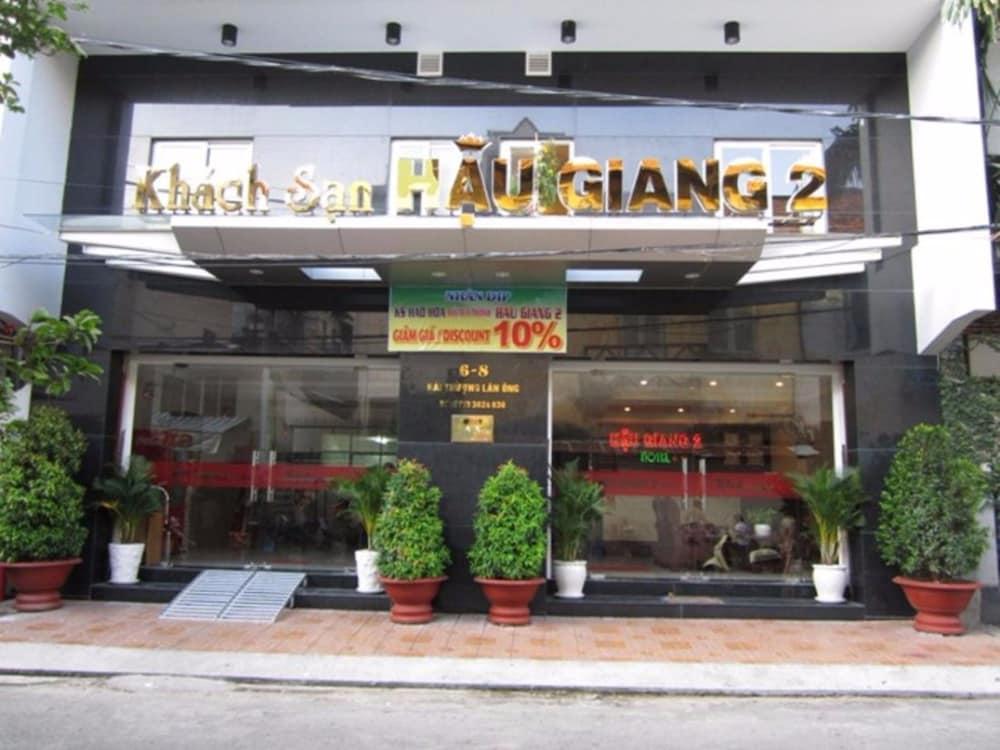 hotelImg