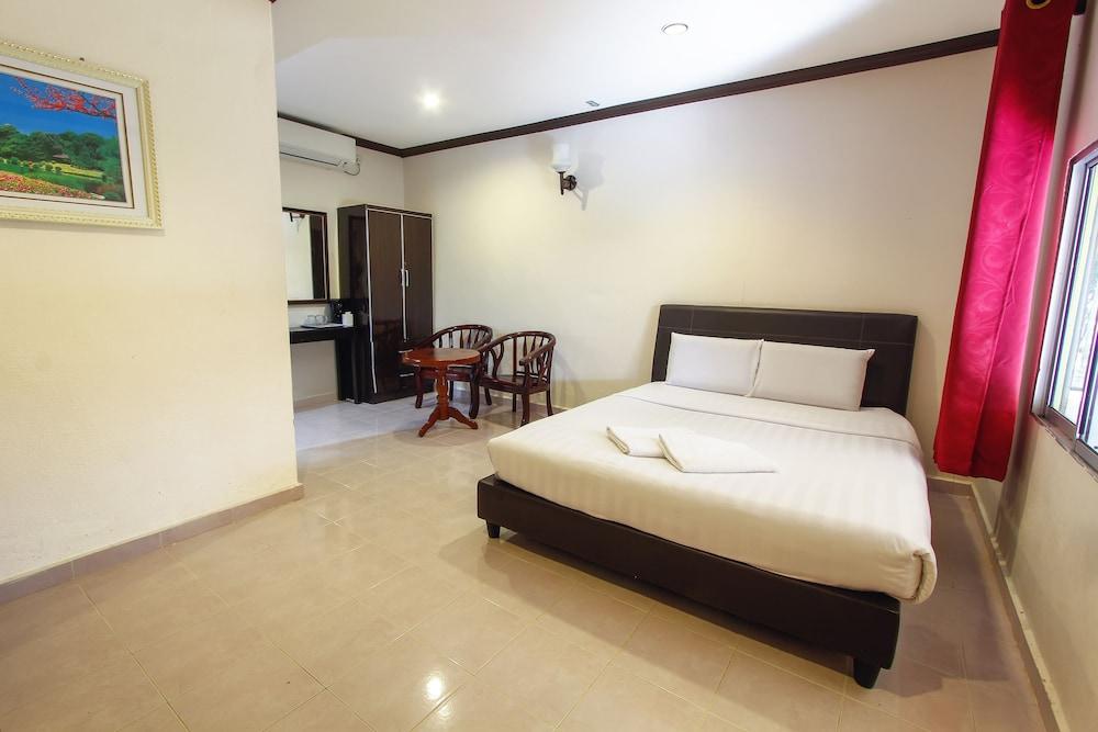 hotelImg