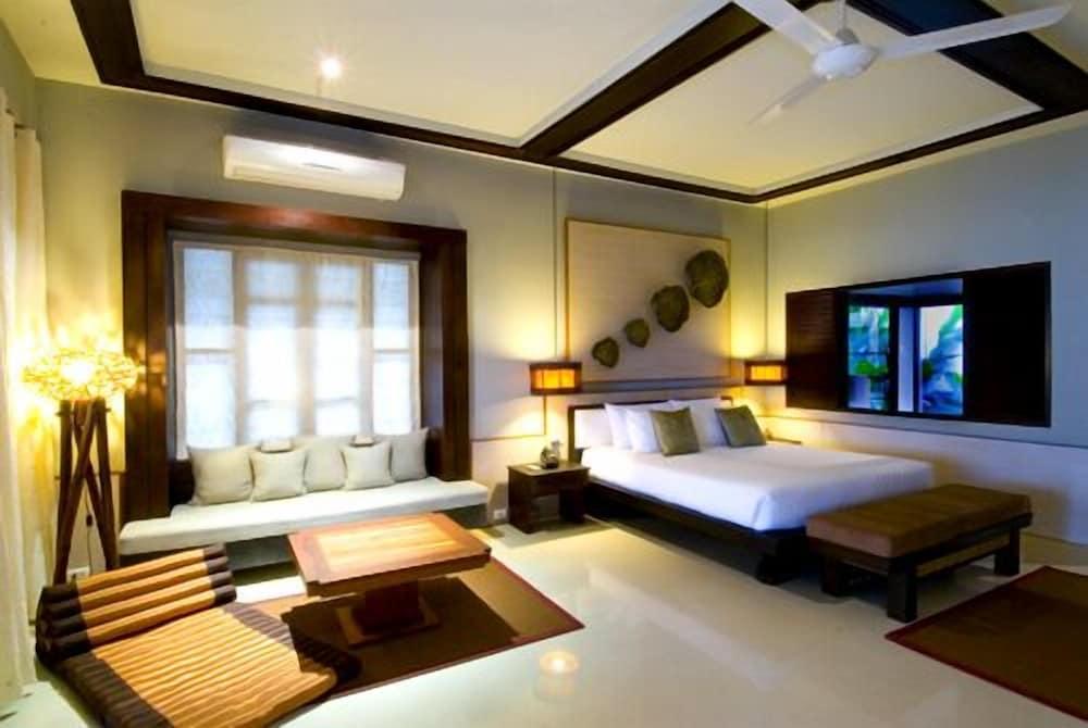 hotelImg