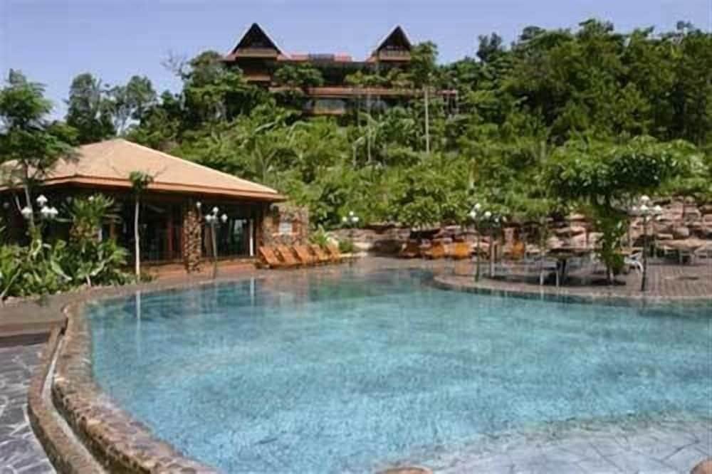 hotelImg