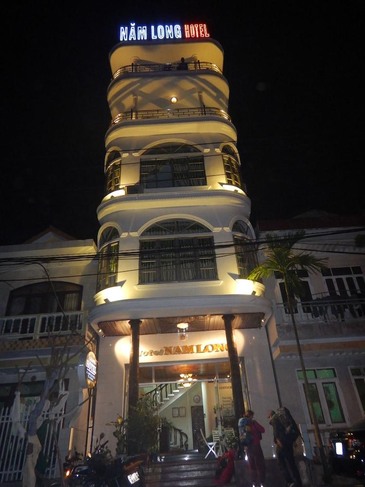 hotelImg