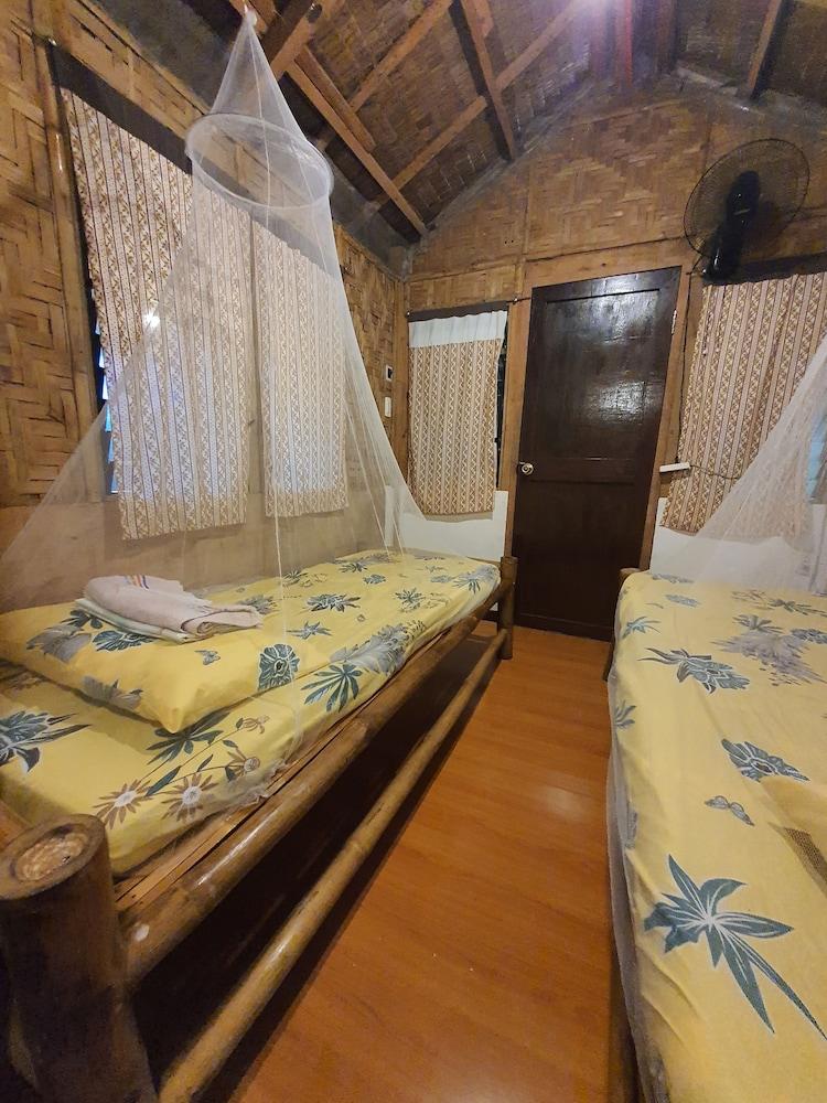 hotelImg