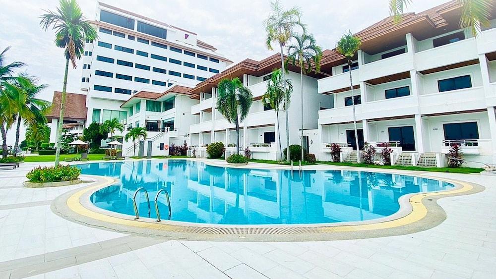 hotelImg