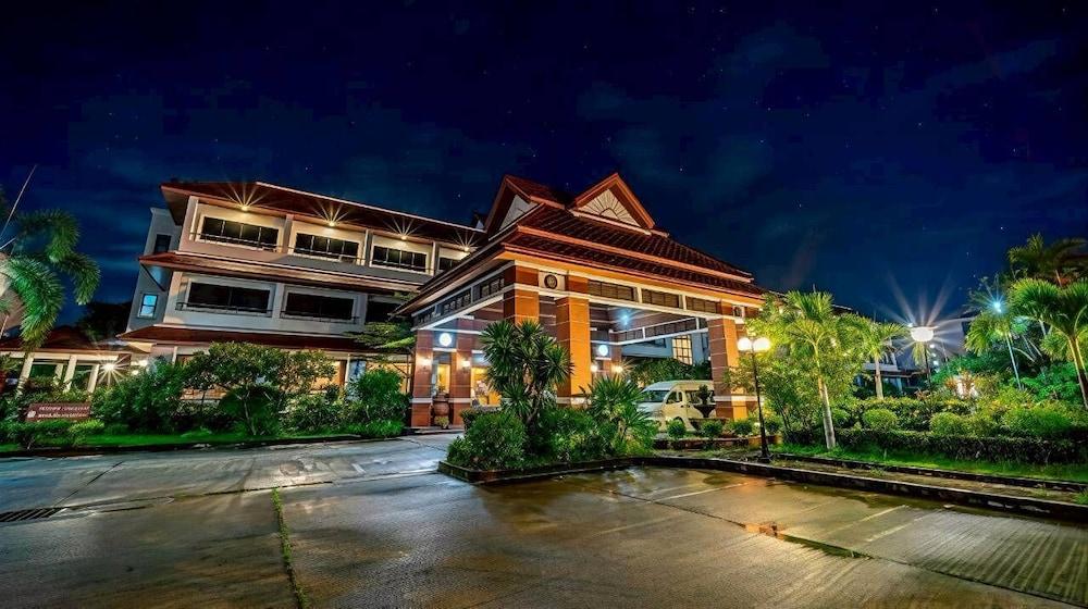 hotelImg