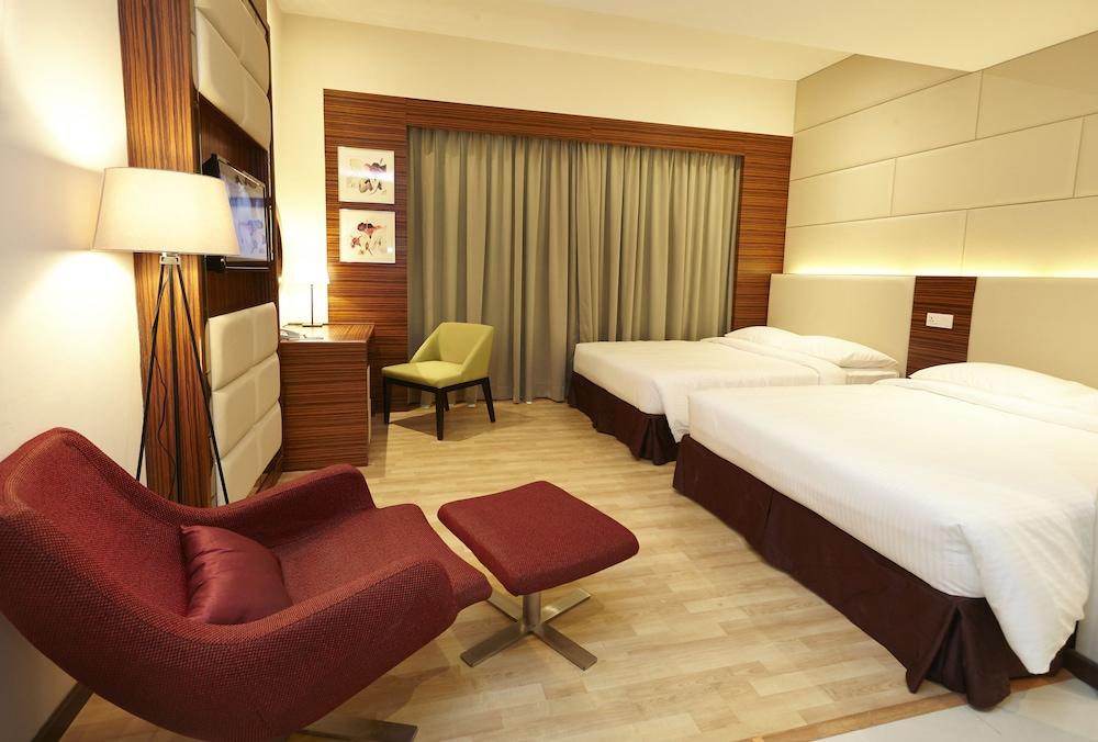 hotelImg
