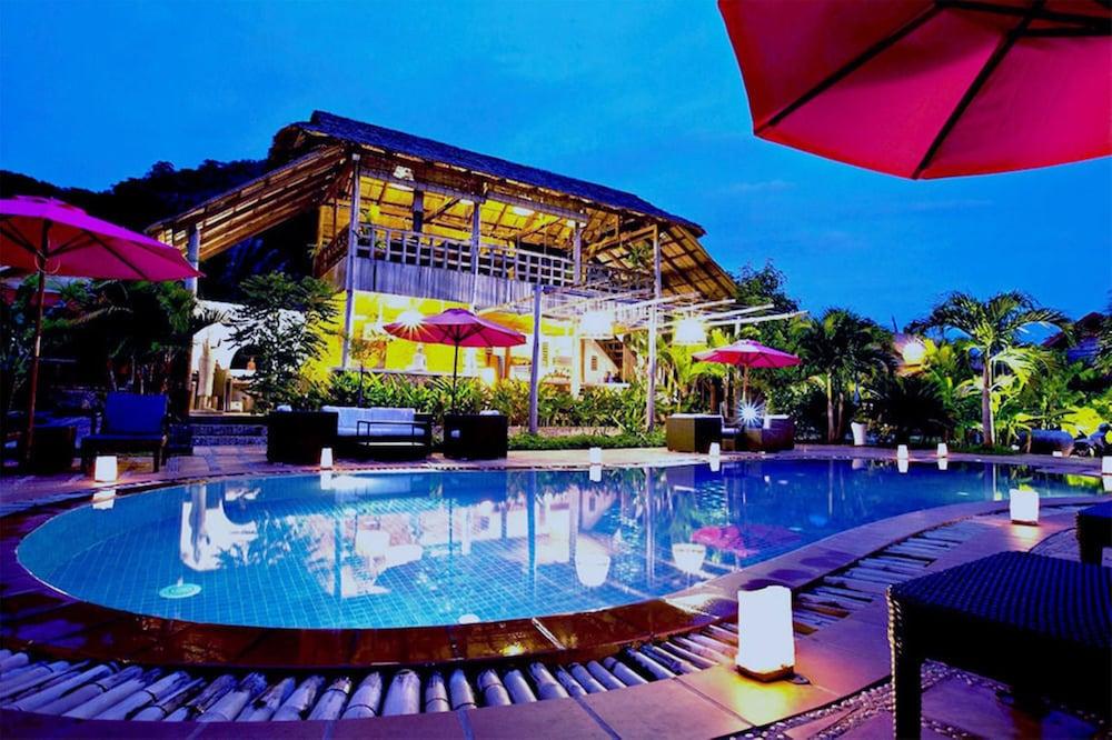 hotelImg