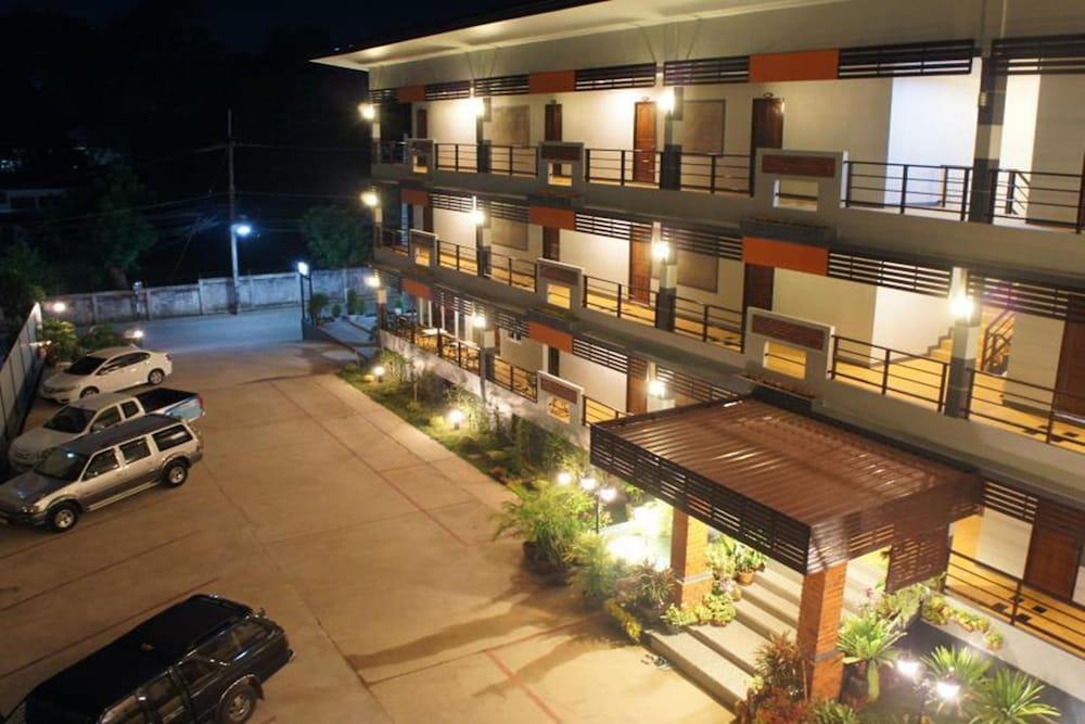 hotelImg