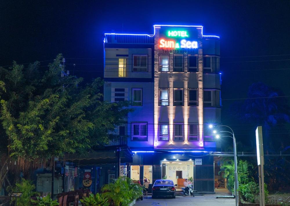 hotelImg