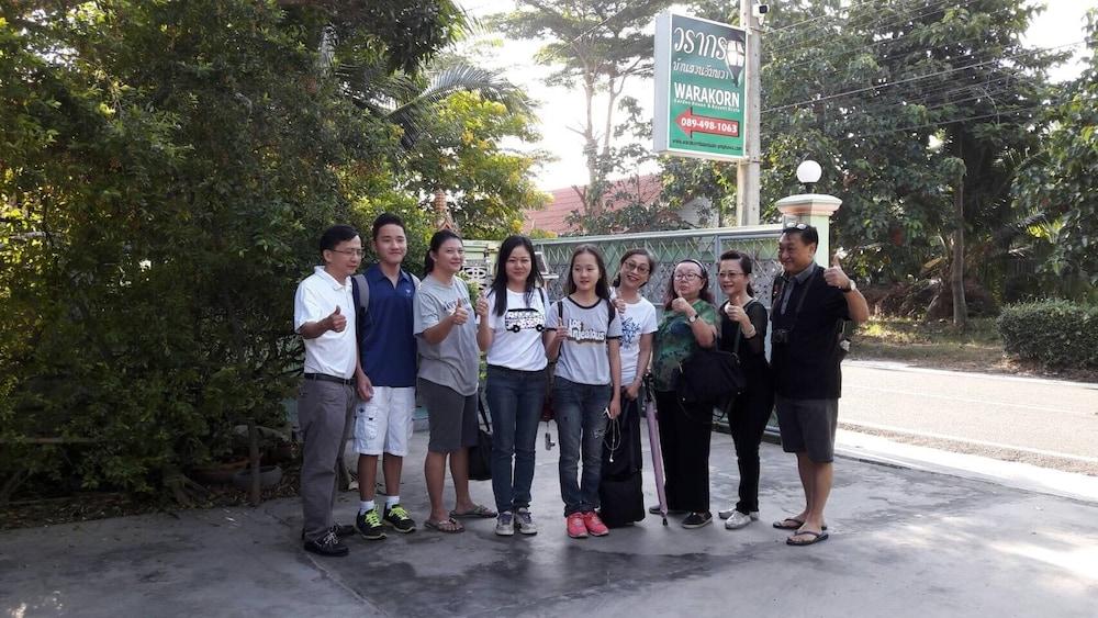 hotelImg