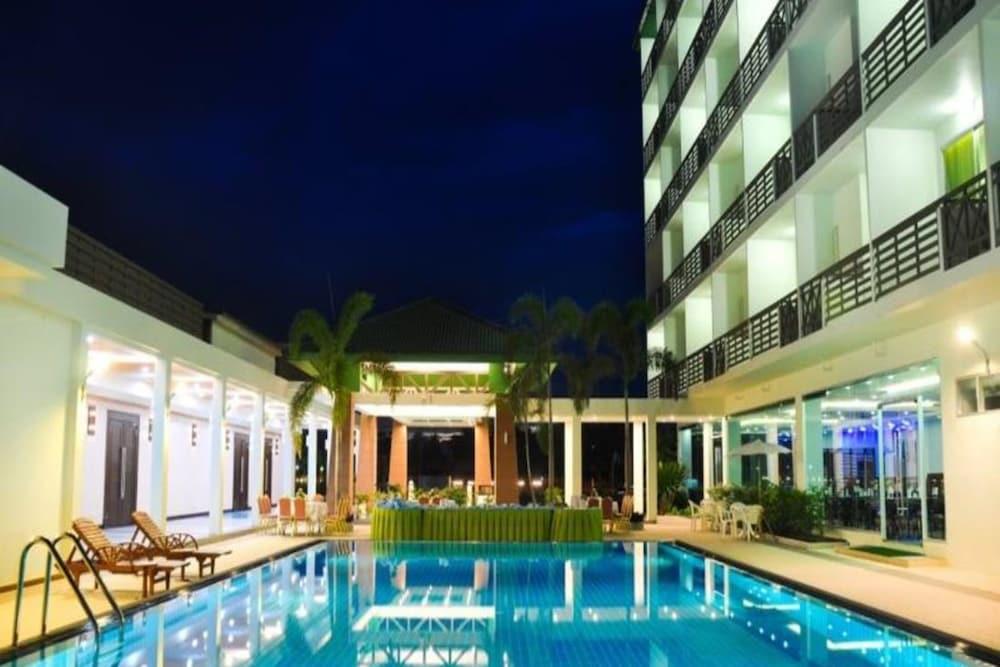hotelImg