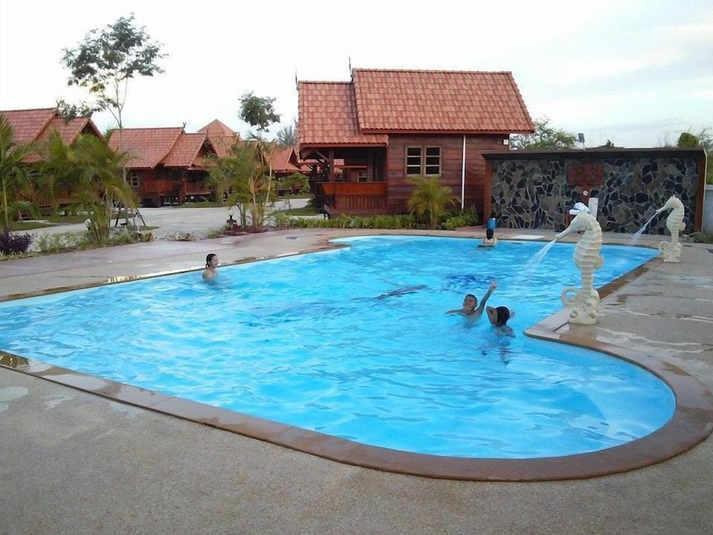 hotelImg