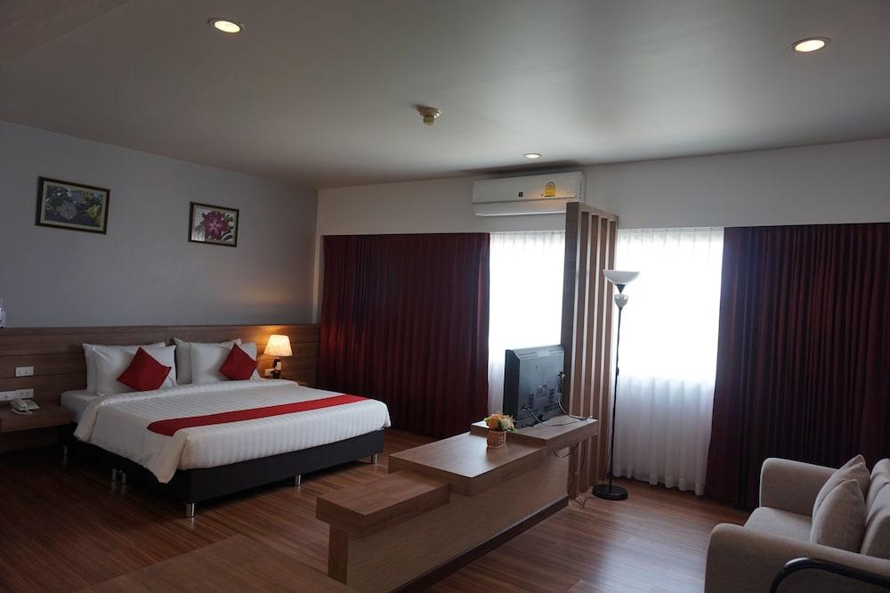 hotelImg