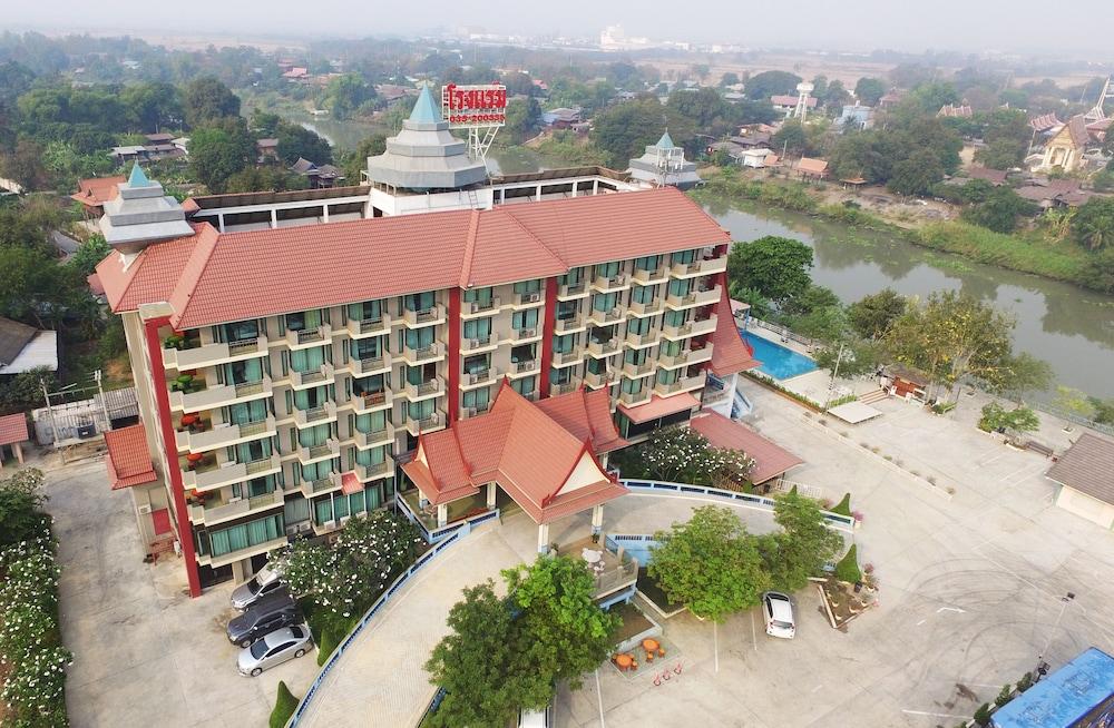 hotelImg