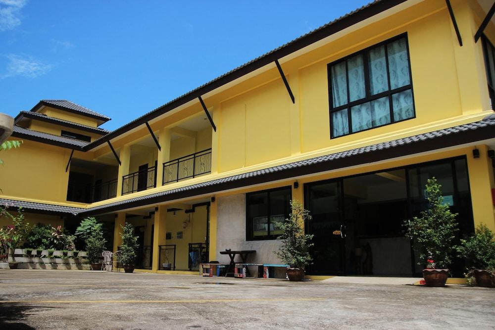 hotelImg