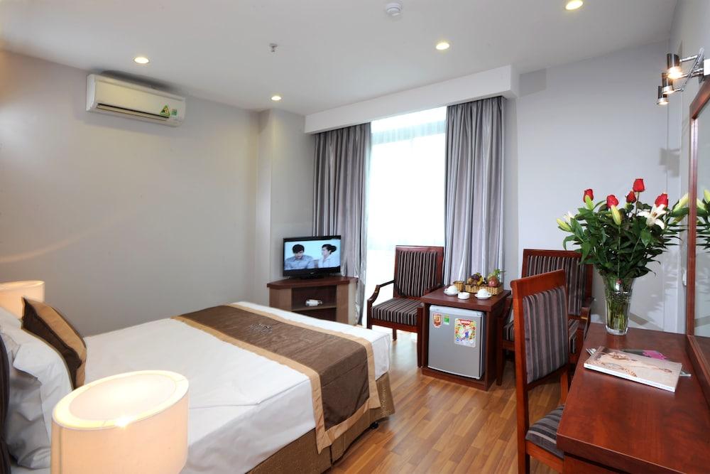 hotelImg