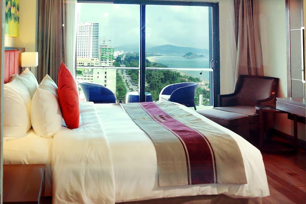 hotelImg