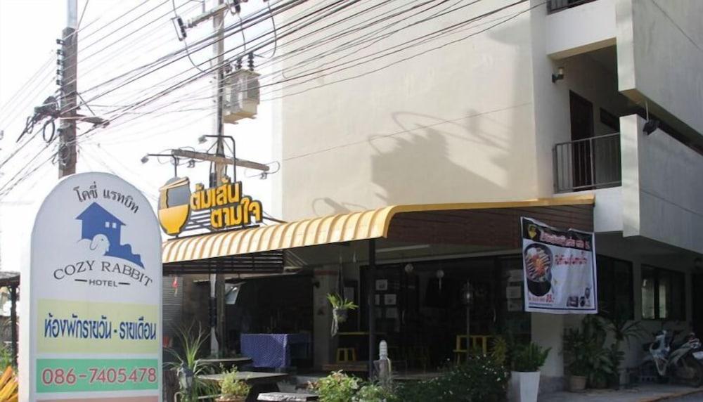 hotelImg