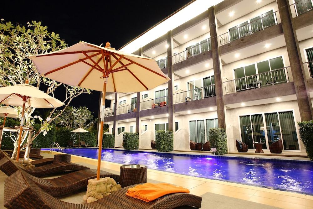 hotelImg