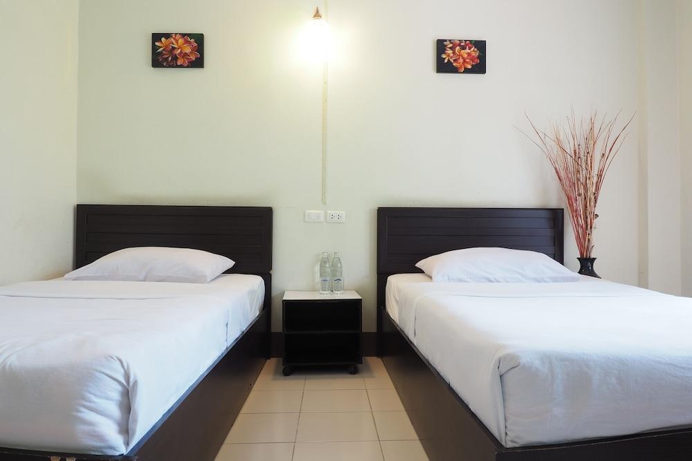 hotelImg