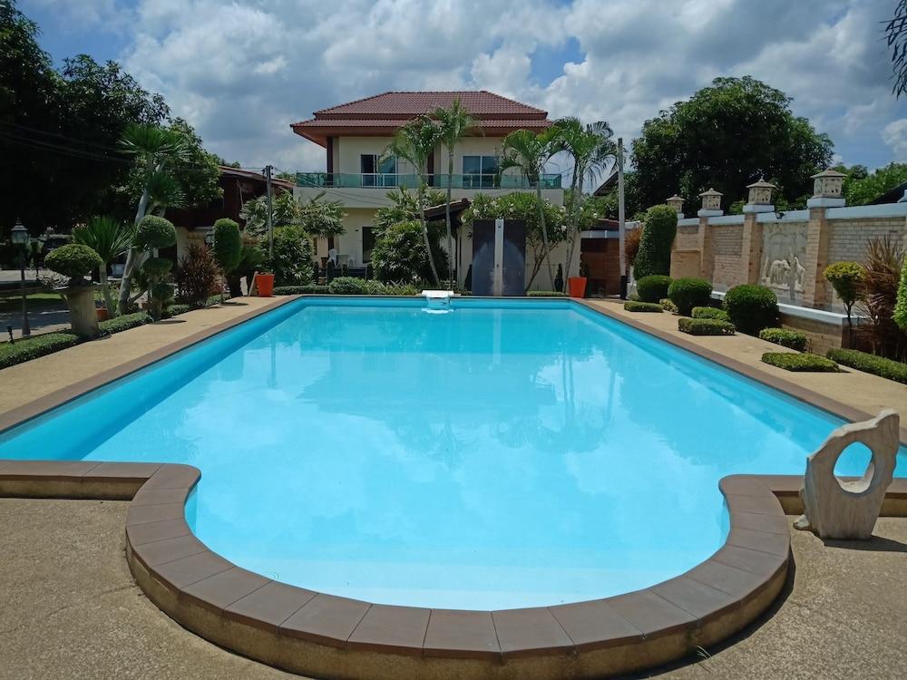 hotelImg