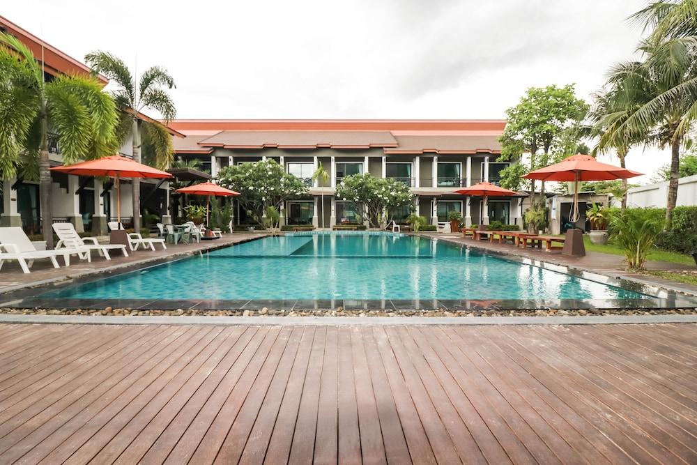 hotelImg