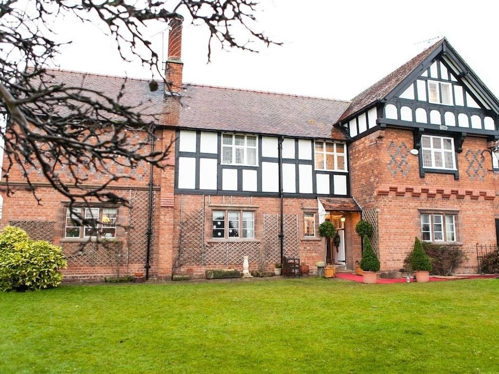 hotelImg