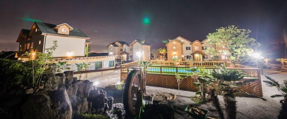hotelImg